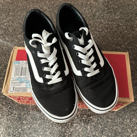 Vans Ward Lace-Up Sneakers - Picture 8 of 13